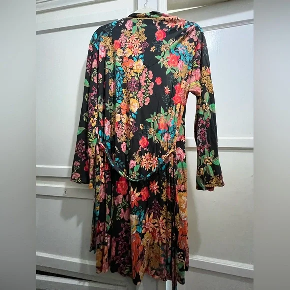Johnny Was Camella black floral lounge robe size small